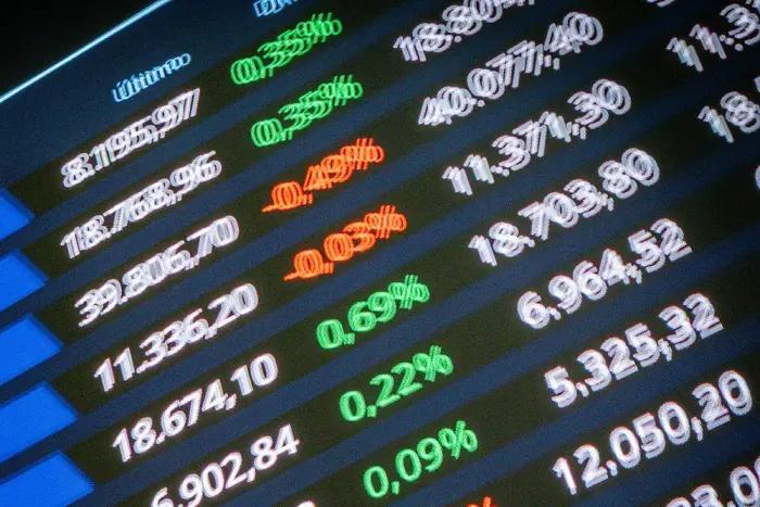 Las Bolsas Reaccionan ante el Aumento del Petróleo y Costes de la IA